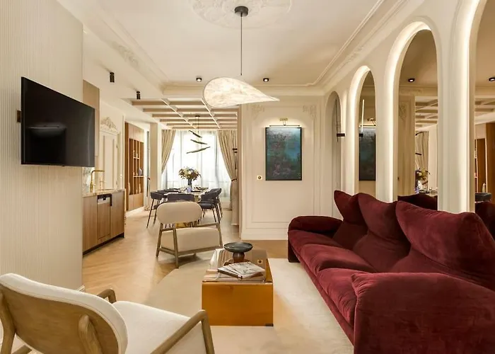 Luxury 5 Bedroom & 5 Bathroom Suite - Eiffel Tower