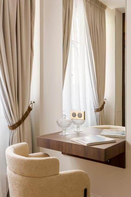 Luxury 5 Bedroom & 5 Bathroom - Eiffel Tower