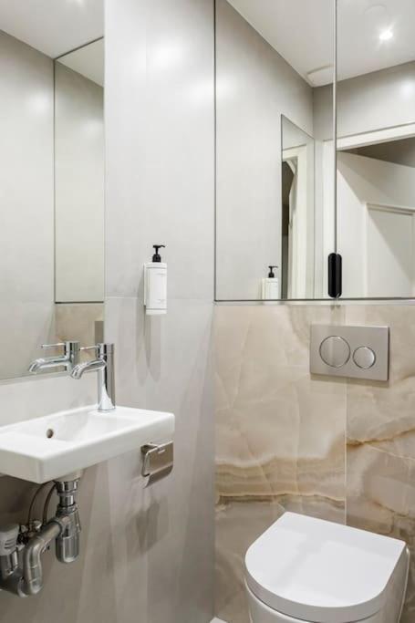 Luxury 5 Bedroom & 5 Bathroom - Eiffel Tower Parijs