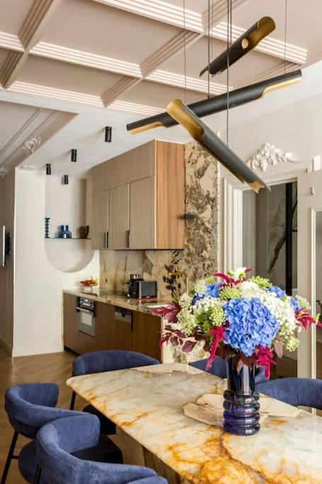 Luxury 5 Bedroom & 5 Bathroom - Eiffel Tower