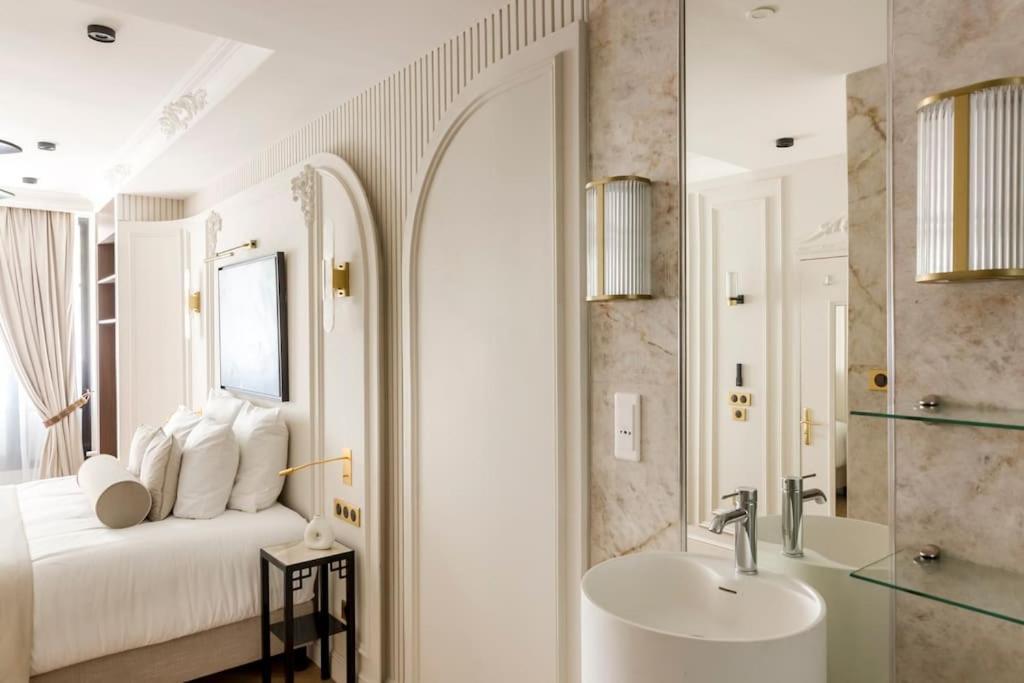 Luxury 5 Bedroom & 5 Bathroom - Eiffel Tower Appartement
