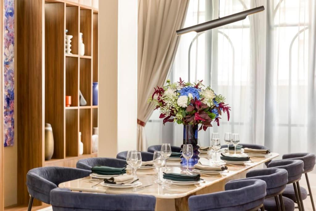 Luxury 5 Bedroom & 5 Bathroom - Eiffel Tower Parijs
