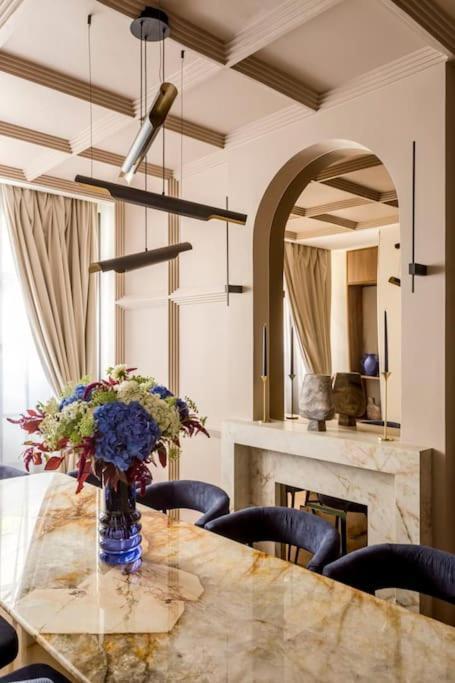 Luxury 5 Bedroom & 5 Bathroom - Eiffel Tower Appartement