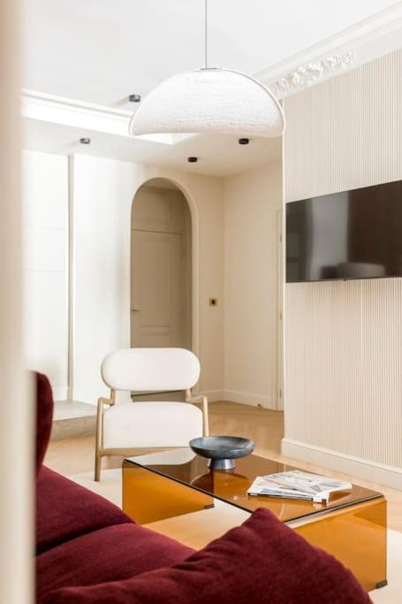 Luxury 5 Bedroom & 5 Bathroom - Eiffel Tower Appartement