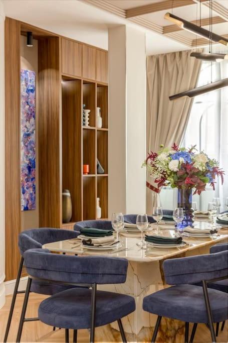 Luxury 5 Bedroom & 5 Bathroom - Eiffel Tower Appartement *